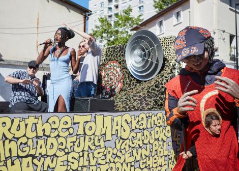 Festival Arts de rue des cités - Parade des Grandes Personnes, avec Ruthee © Charlène Yves